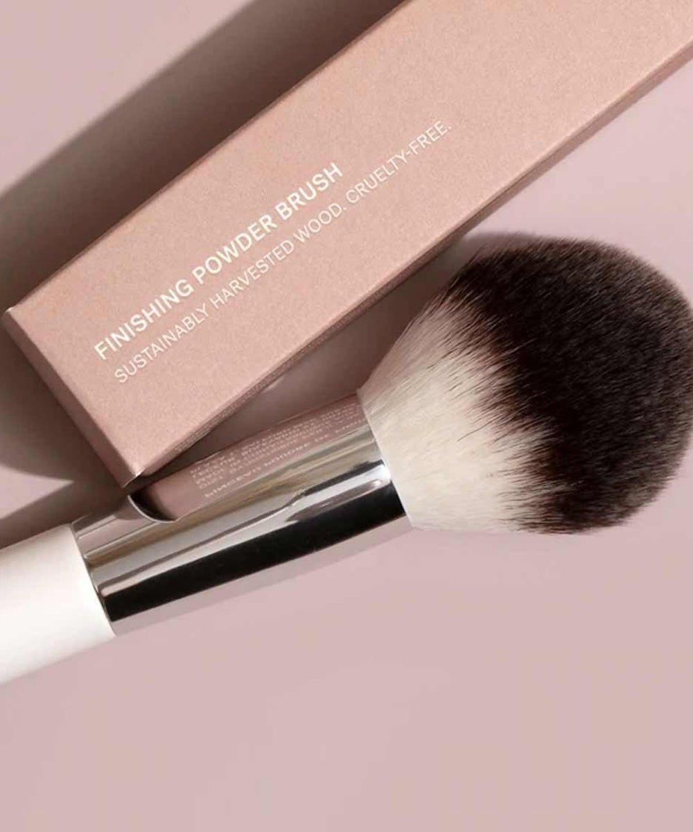 Ilia - Full-Bodied Finishing Powder Brush made from Reycyled Aluminium & Sustainably Harvested Wood - Secret Skin