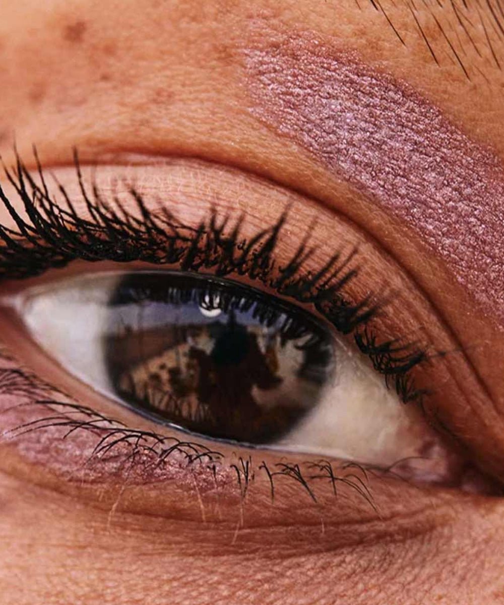 Ilia - Richly Pigmented Liquid Powder Chromatic Eye Tint with Horse Chestnut Flower & Magnolia Bark Extract - Secret Skin